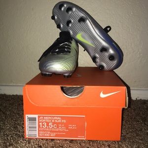 Brand new. Jr Nike Mercurial soccer cleats